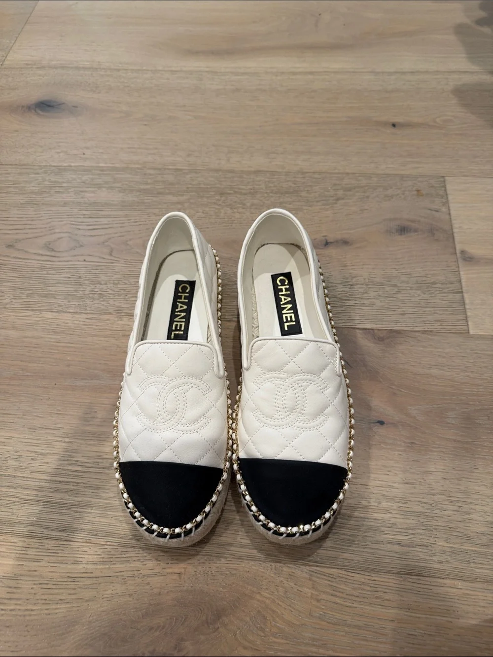 Chanel Women's White & Black Quilted Espadrille Flats size 39 never worn
